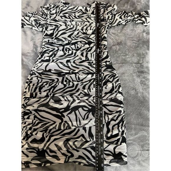 Elliatt Dress Small Black White Bernice Bodycon Ruched Long Sleeve Mini NWT - Picture 7 of 9